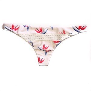 Acacia Pavils Bottom in Birds of Paradise